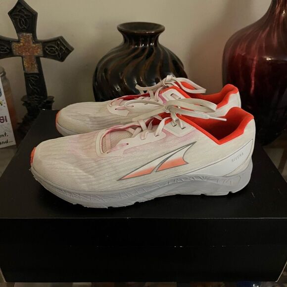Altra Rivera White and Red Running Shoes size 9.5 - Picture 3 of 5